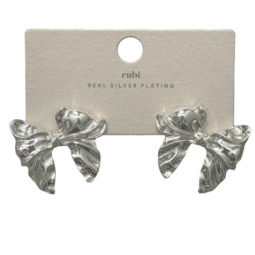 Silver plated romantic coquette sweetheart bow earrings. NWT new in packaging